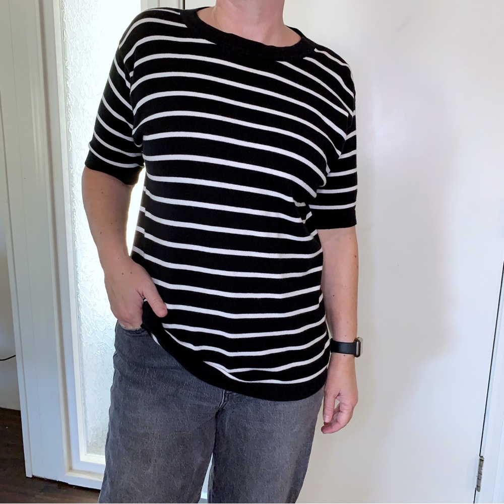 Belford Black & White Stripe Sweater Tshirt S •